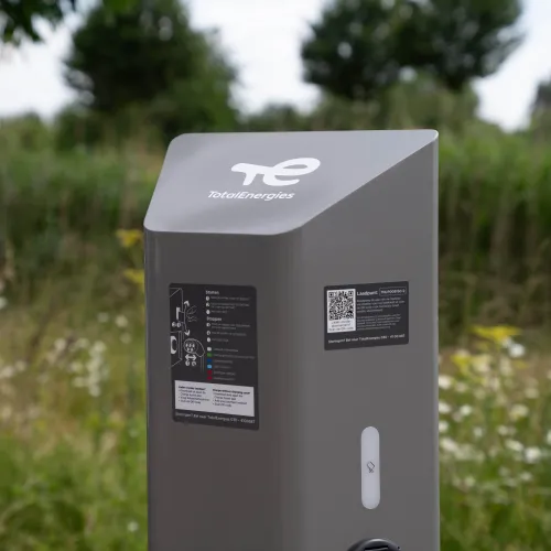 laadpaal in een natuurlijke omgeving